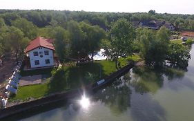 Dumbrava Guest House